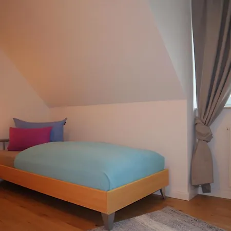 別荘 De Luettje Moeoev ドルム・ノイフェルト